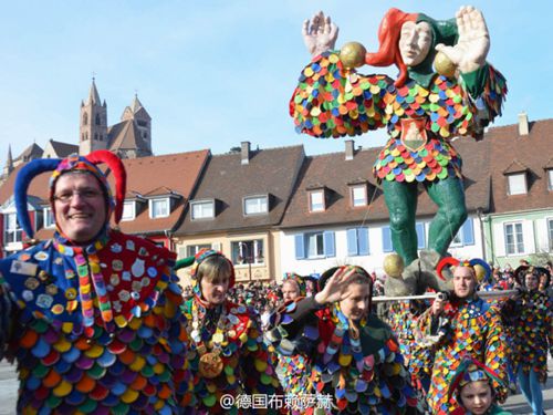 莱茵河畔古镇布赖萨赫的狂欢季